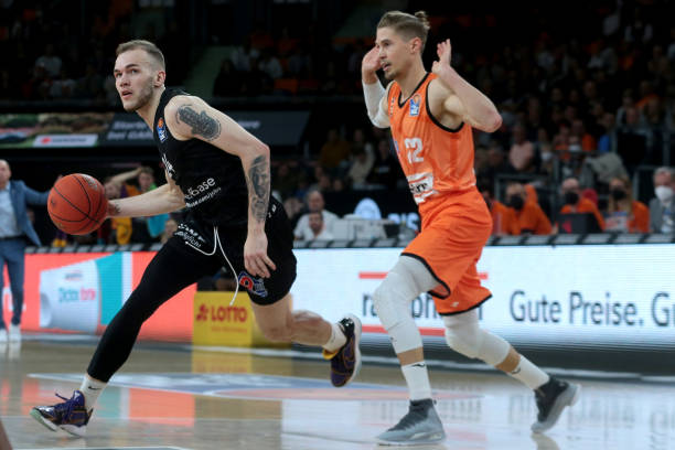 将落地在他 将落地在他