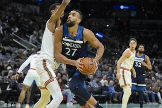 两强争夺不 两强争夺不